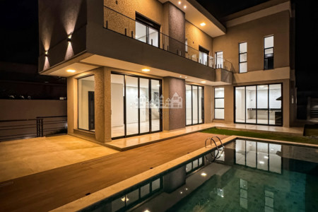Casa à venda com 3 quartos, sendo 3 suítes, no Condomínio Quintas da Boa Vista, Atibaia - SP