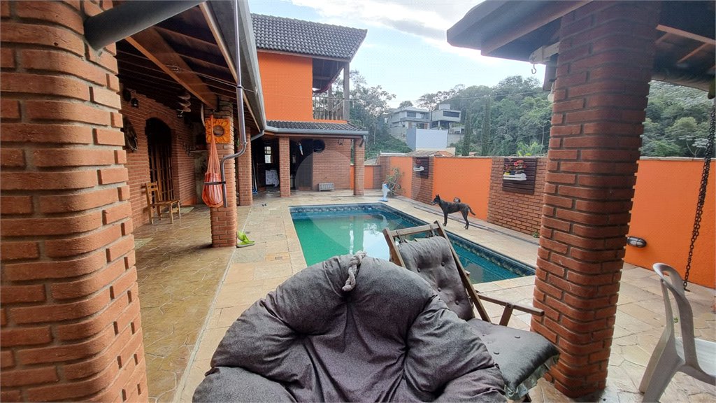 Casa à venda com 4 quartos, sendo 2 suítes, no condomínio Aruã Eco Park, Mogi das Cruzes - SP