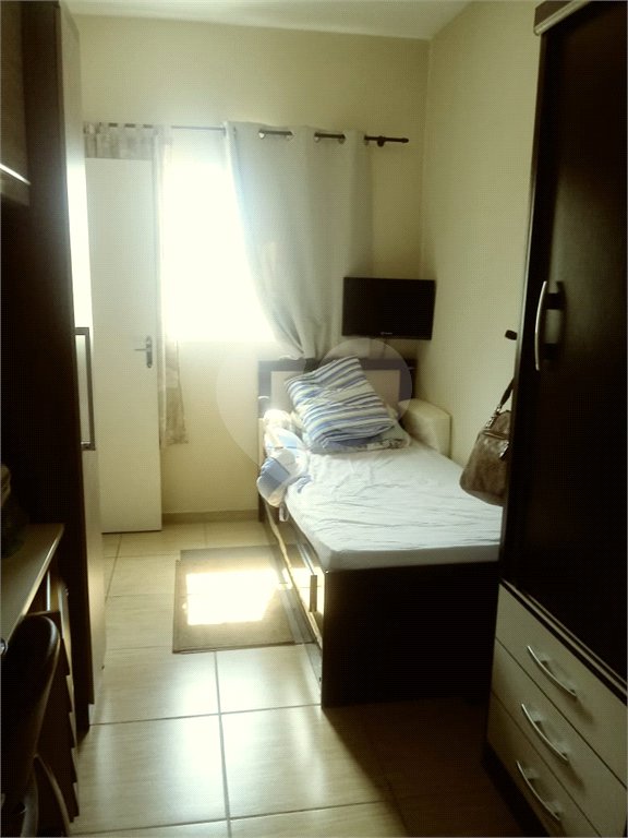 Casa à venda com 2 quartos, sendo 1 suíte, no condomínio Jardim Débora, Poá - SP