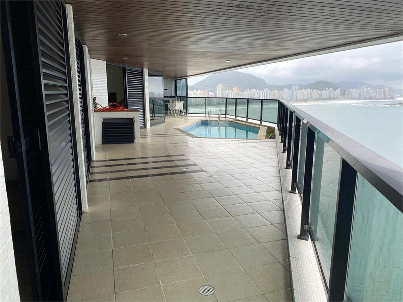 Apartamento à venda com 4 suítes em Jardim Astúrias, Guarujá, SP