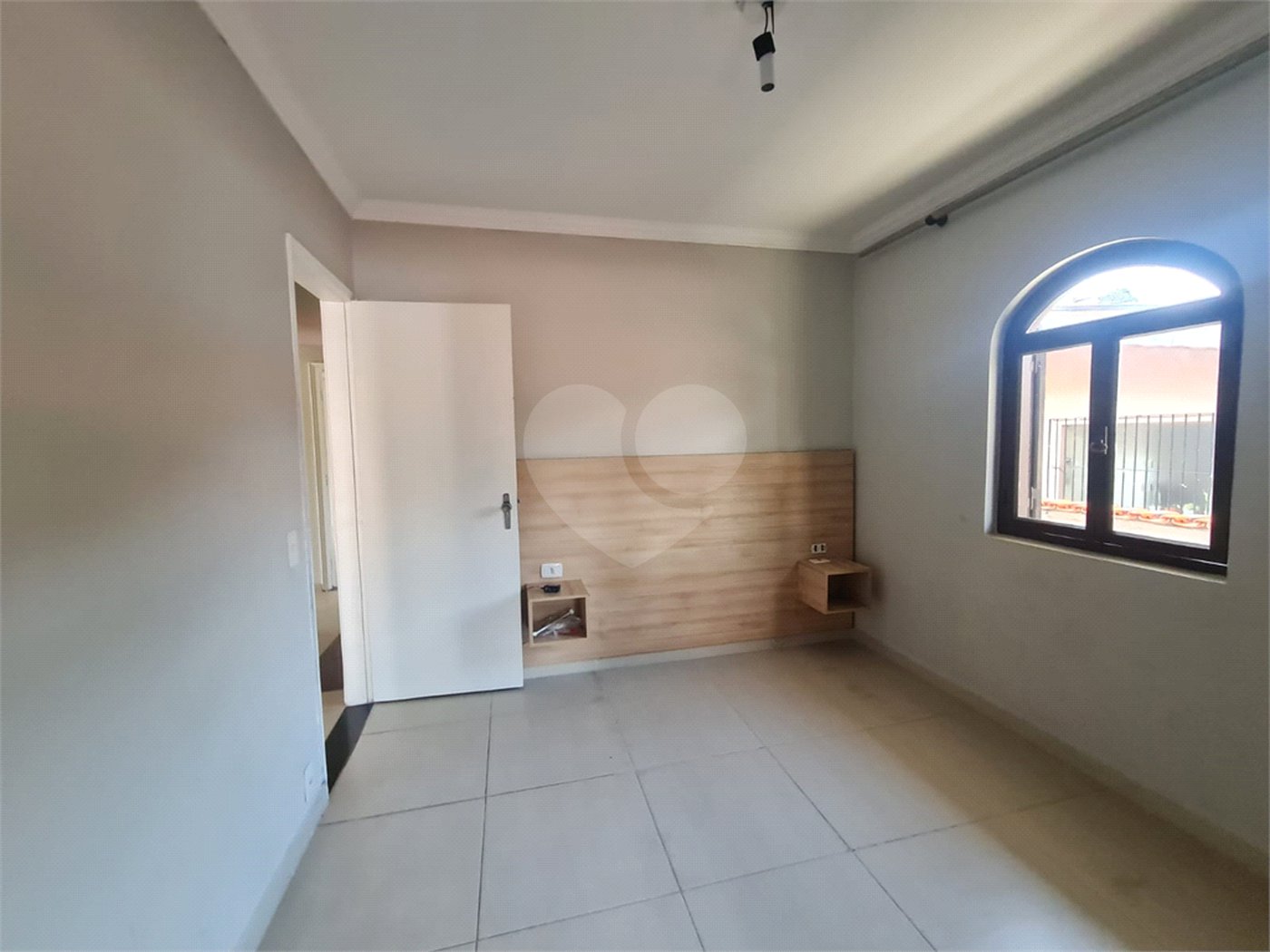 Sobrado à venda com 4 quartos, sendo 1 suíte,  em Interlagos, São Paulo, SP