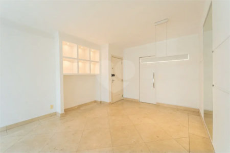 Apartamento à venda em Moema