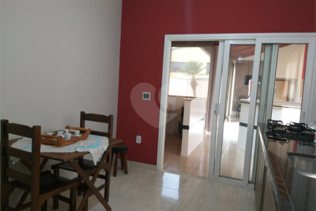 Casa à venda com 3 quartos, sendo 2 suítes, em Jardim das Estações (vila Xavier), Araraquara, SP