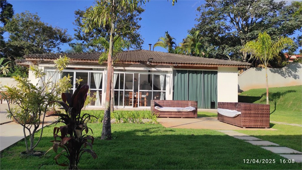 Casa à venda com 3 quartos, sendo 1 suíte, no condomínio Alpes Douro, Bom Jesus dos Perdões - SP