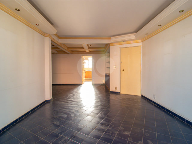 Apartamento à venda com 3 quartos, sendo 1 suíte,  em Campo Belo, São Paulo, SP
