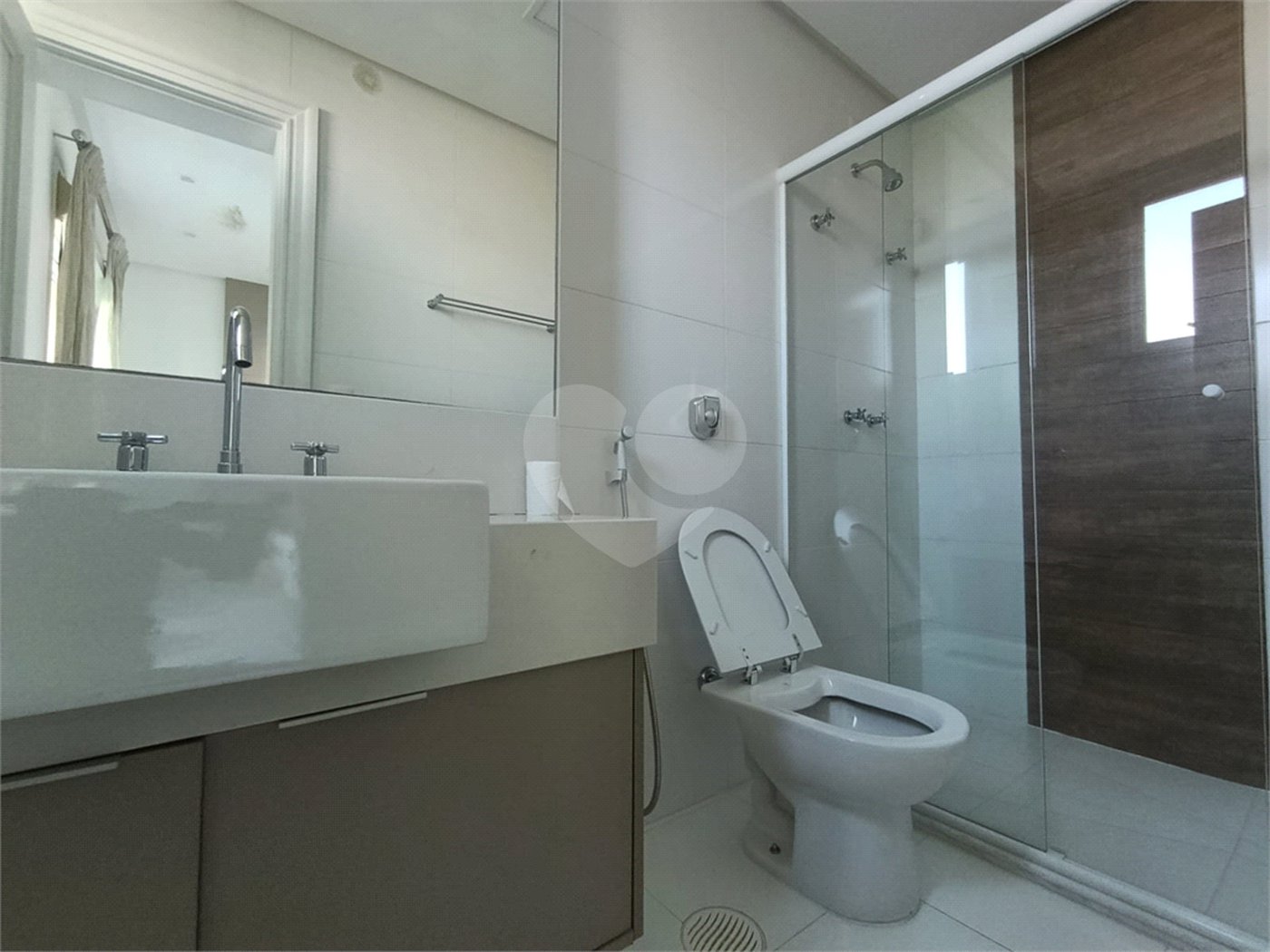 Apartamento para alugar com 3 suítes em Jardim Virgínia, Guarujá, SP