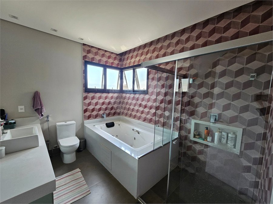 Casa à venda com 4 suítes no condomínio Residencial Itahyê, Santana de Parnaíba - SP