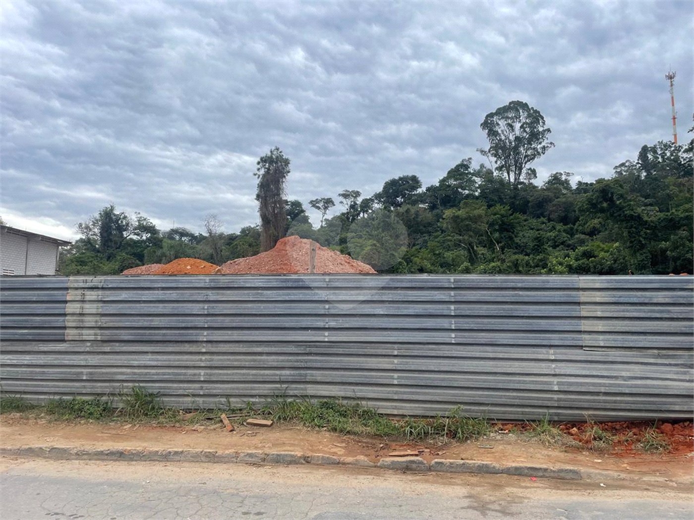 Terreno à venda em Jardim do Rio Cotia, Cotia, SP