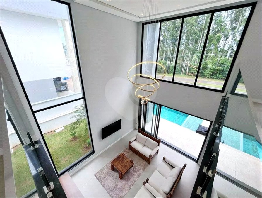 Casa à venda com 3 suítes no condomínio Ninho Verde II, Pardinho - SP