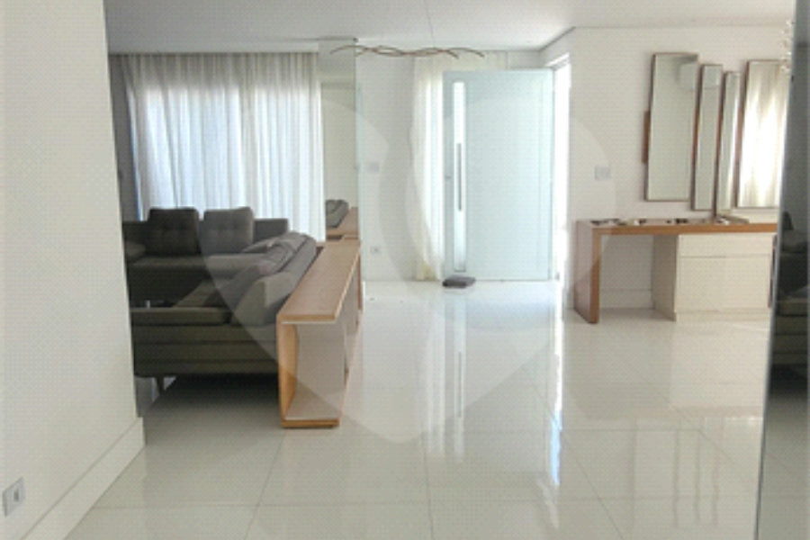 Sobrado à venda com 4 quartos, sendo 2 suítes, em Vila Irmãos Arnoni, São Paulo, SP