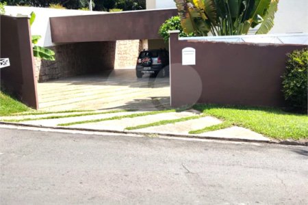 Casa à venda com 4 suítes no condomínio Estância Marambaia, Vinhedo - SP
