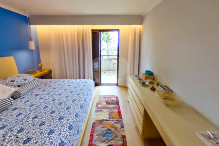 Apartamento à venda com 4 quartos, sendo 2 suítes, em Alto da Boa Vista, São Paulo, SP