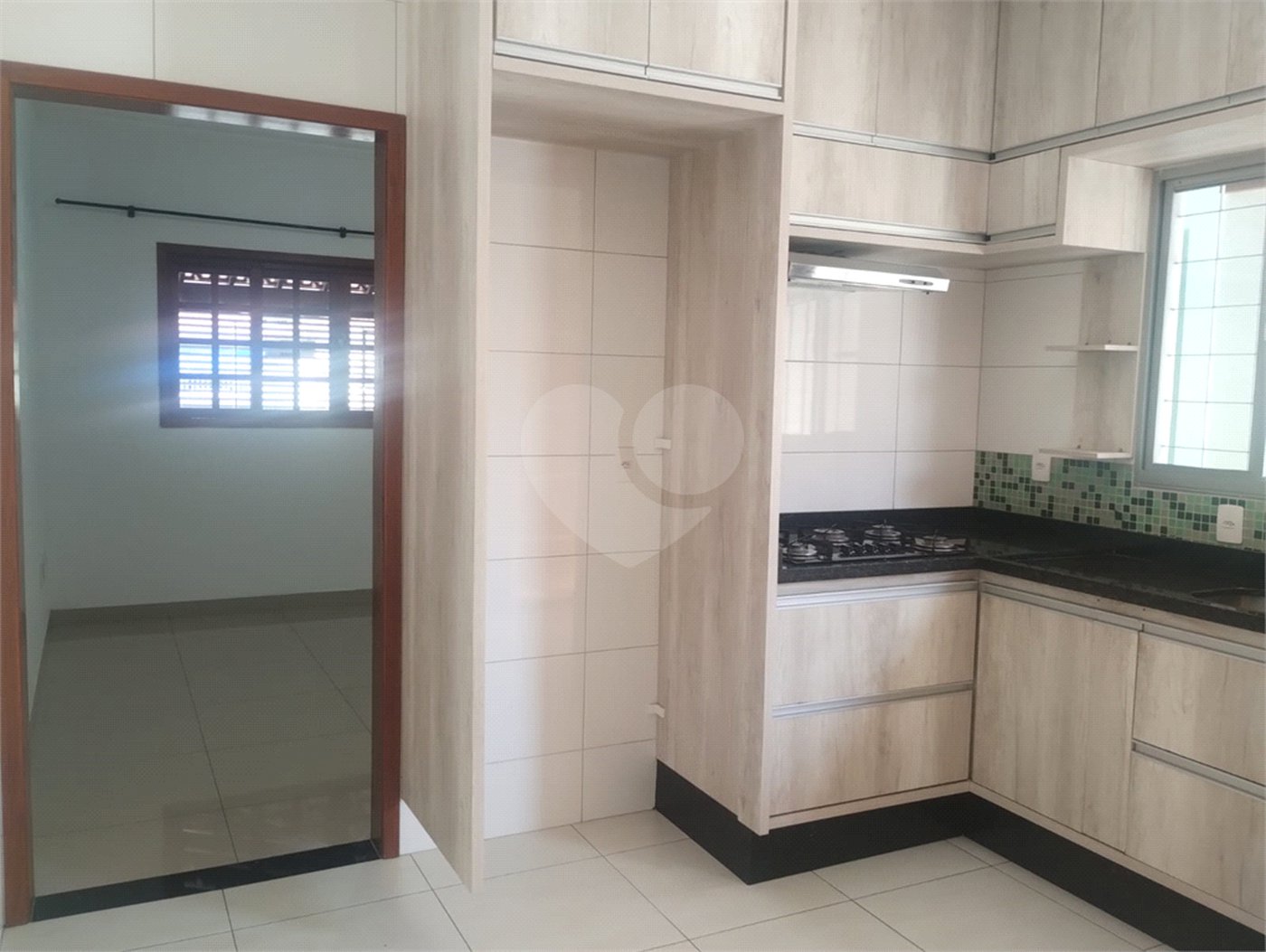 Casa à venda com 3 quartos, sendo 1 suíte, em Parque Industrial, São José dos Campos, SP