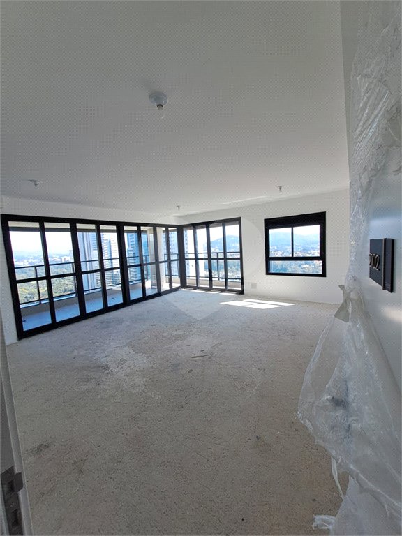 Apartamento à venda com 3 suítes, em Alphagran Alphaville, Barueri, SP