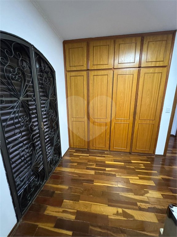 Sobrado à venda com 4 quartos, sendo 1 suíte,  em Jardim Santa Rosa, Araraquara, SP