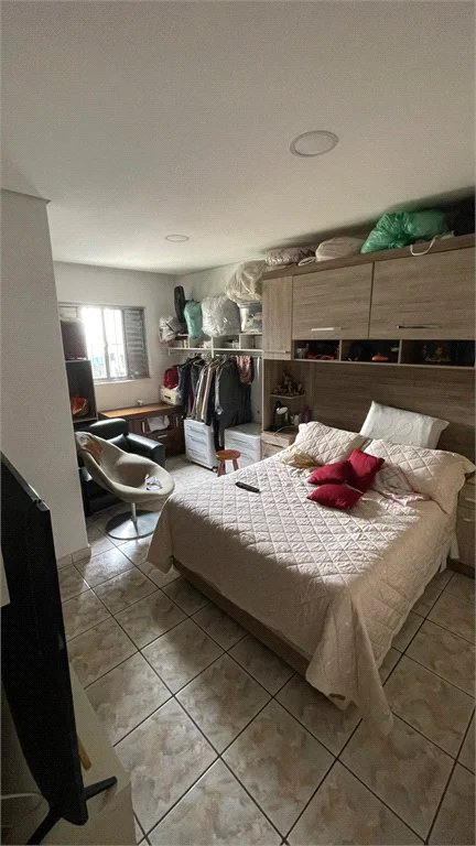 Sobrado à venda com 3 quartos em Jardim Laila, Embu das Artes, SP