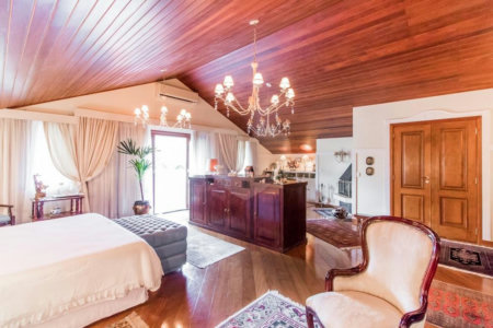 Casa à venda com 5 quartos, sendo 3 suítes, em Alto da Boa Vista, São Paulo, SP