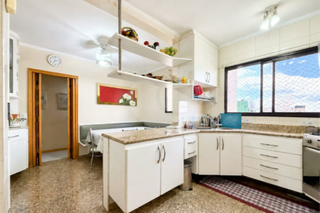 Apartamento de 184 m² em andar alto com 4 dormitórios e 3 vagas em Perdizes