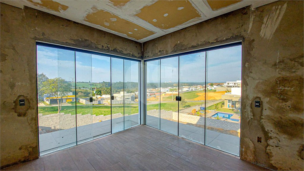 Casa à venda com 3 quartos, sendo 1 suíte, no condomínio Residencial Fazenda Alta Vista, Salto de Pirapora - SP