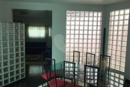 Casa à venda com 2 quartos, sendo 3 suítes, em Vila Oliveira, Mogi das Cruzes, SP