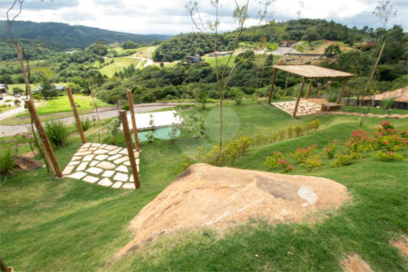 Casa à venda com 5 quartos, sendo 4 suítes, em Vila Darcy Penteado (mailasqui), São Roque, SP