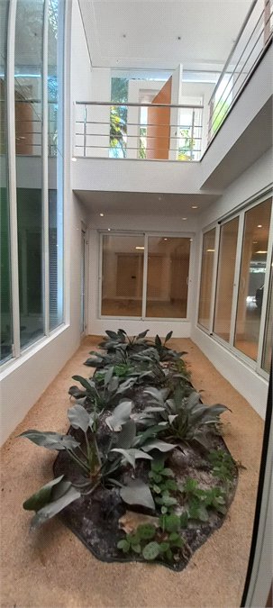 Sobrado à venda ou para alugar com 7 quartos, sendo 4 suítes, em Cidade Jardim, São Paulo, SP