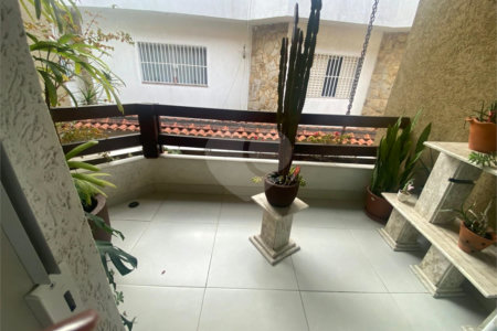 Casa à venda com 3 suítes em Vila Carrão, São Paulo, SP