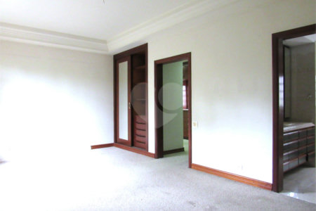 Casa à venda com 3 suítes em Alto da Boa Vista, São Paulo, SP