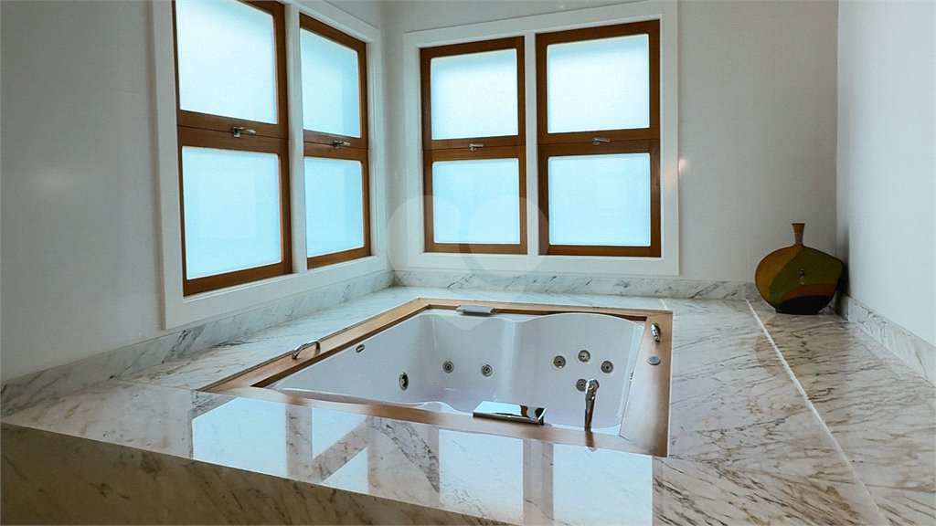 Casa à venda com 4 suítes no condomínio Halvétia Country Residencial, Indaiatuba - SP