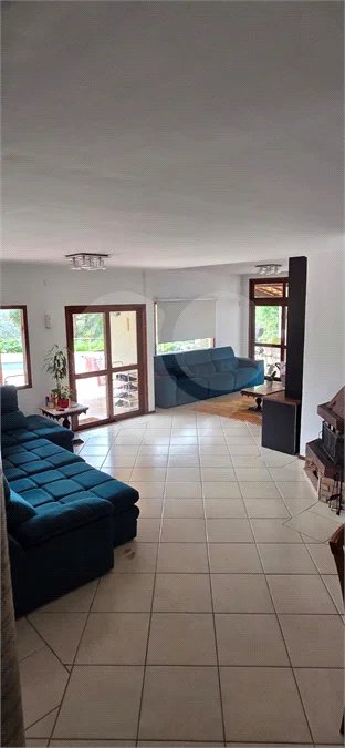 Sobrado à venda com 5 quartos, sendo 3 suítes, em Roseira, Mairiporã, SP