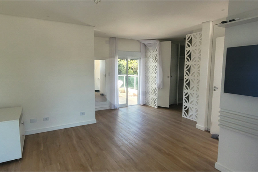 Sobrado à venda com 4 quartos, sendo 2 suítes, em Vila Irmãos Arnoni, São Paulo, SP