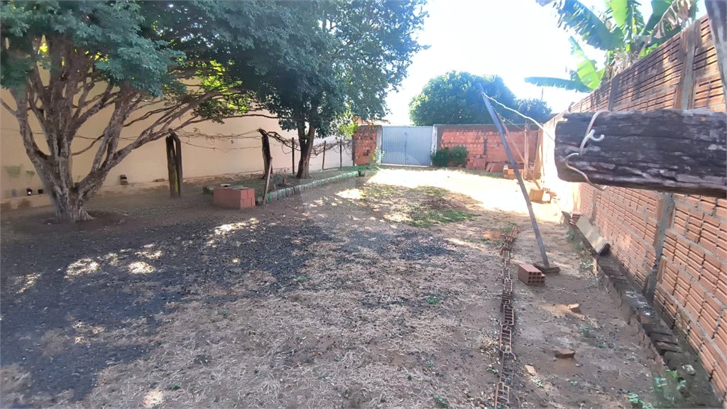 Terreno á venda no Jardim Tangara.