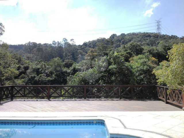 Casa em condomínio à venda com 4 quartos, sendo 2 suítes,  em Horto, São Paulo, SP