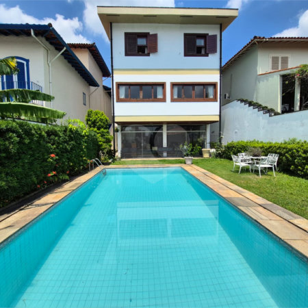 Casa de Vila à venda ou para alugar com 4 quartos, sendo 2 suítes,  em Jardim Leonor, São Paulo, SP