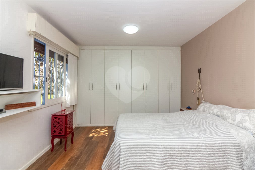 Casa à venda com 4 quartos, sendo 2 suítes, em Chácara Flora, São Paulo, SP