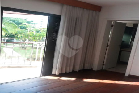 Apartamento à venda com 4 quartos, sendo 3 suítes,  em Vila Andrade, São Paulo, SP