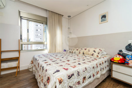Apartamento à venda com 4 quartos, sendo 3 suítes,  em Campo Belo, São Paulo, SP