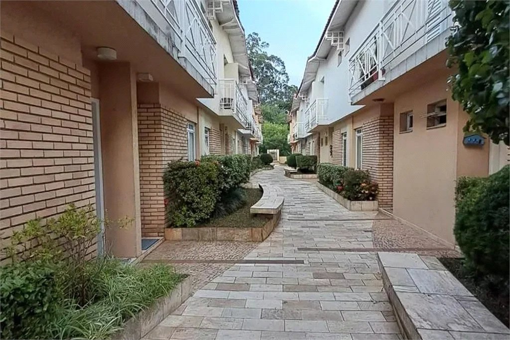 Casa à venda com 3 quartos, sendo 1 suíte,  no condomínio Jardim das Palmas, São Paulo - SP