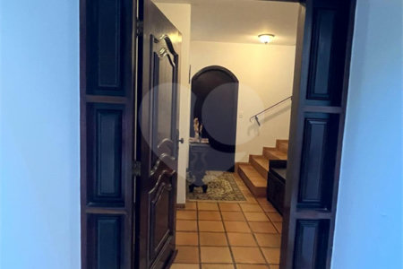 Casa à venda com 5 quartos, sendo 4 suítes, em Parque Maria Helena, São Paulo, SP