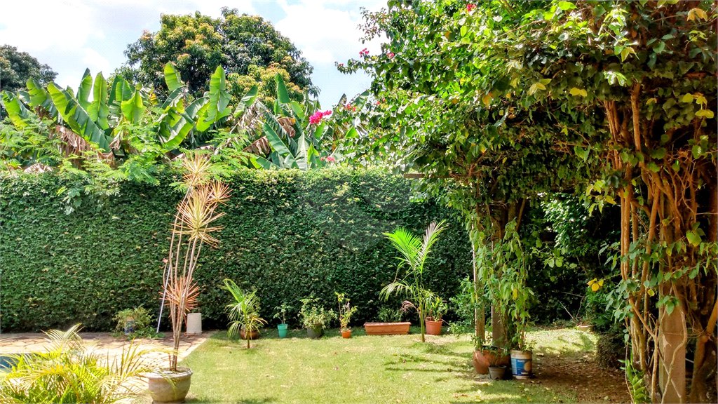 Casa à venda com 4 quartos, sendo 1 suíte, no condomínio Residencial Vale das Laranjeiras, Indaiatuba - SP
