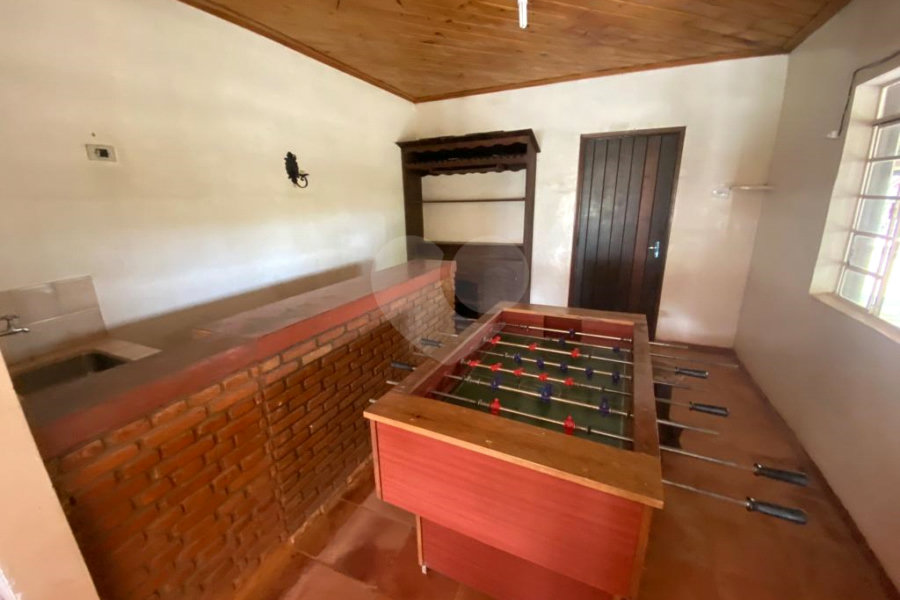 Casa à venda com 5 quartos, sendo 4 suítes, no condomínio Vilarejo Estoril, Mairiporã - SP