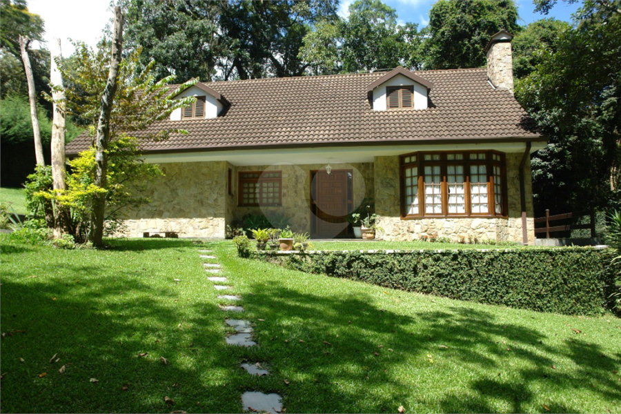 Casa à venda com 3 suítes no condomínio Jardim da Montanha I, Mairiporã - SP