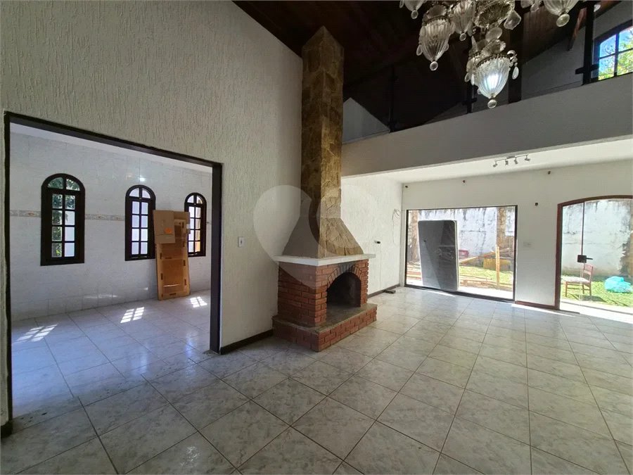 Casa à venda ou para alugar com 4 suítes no condomínio Parque Imperial da Cantareira, Mairiporã - SP