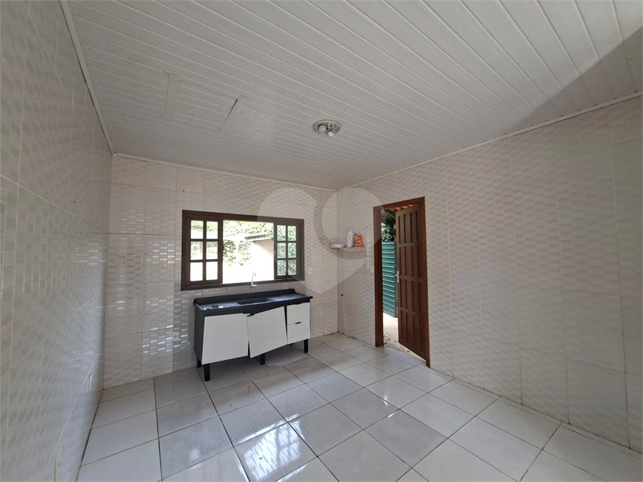 Casa à venda com 2 quartos no Centro, Alambari, SP