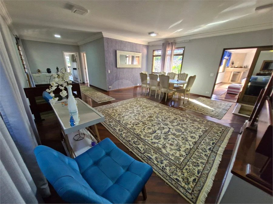 Casa à venda com 4 suítes no condomínio Villa Viana II, Cotia - SP