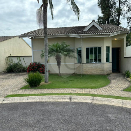 Casa à venda com 3 quartos, sendo 1 suíte, no condomínio Bella Vita, Atibaia - SP