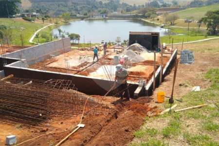 Casa à venda com 3 suítes no condomínio Loteamento Terras da Fazenda Santana I, Atibaia - SP