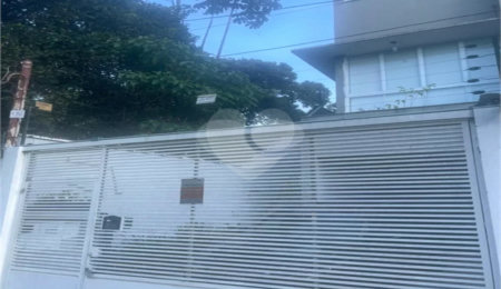 Sobrado à venda com 3 suítes em Horto, São Paulo, SP