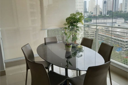 Apartamento à venda com 2 suítes em Vila Andrade, São Paulo, SP