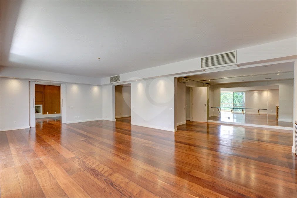 Apartamento no Alto da Boa Vista Condomíno com vasta área verde, lazer e segurança..